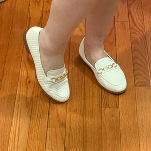 Naturalizer Cream Flats with Gold Chain